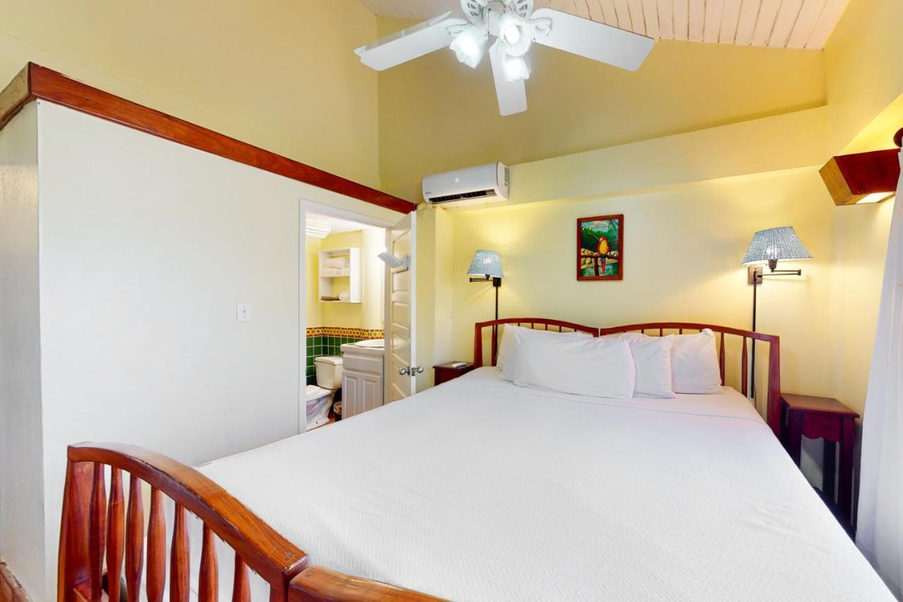 Condo #27 @ Beachside Villas Dangriga Buitenkant foto