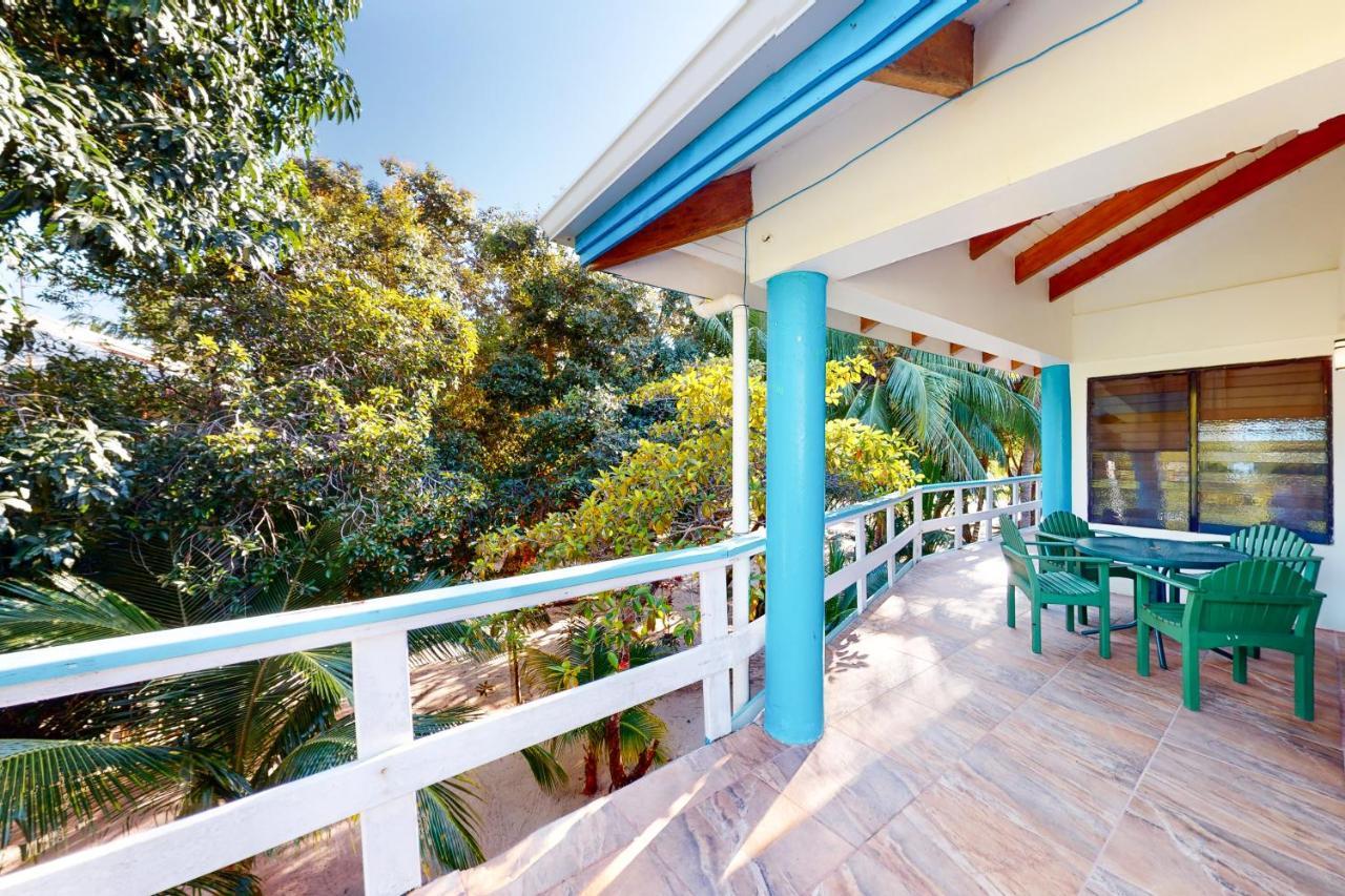 Condo #27 @ Beachside Villas Dangriga Buitenkant foto