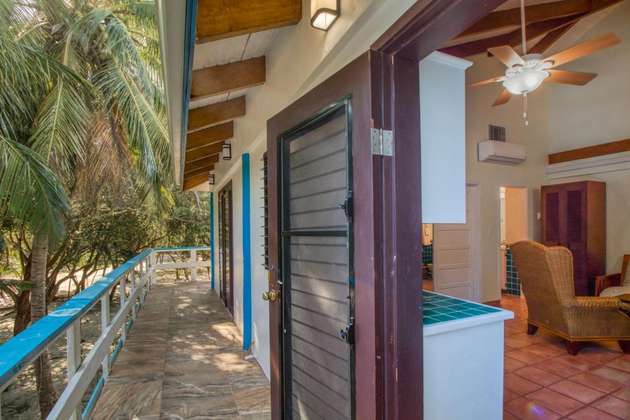 Condo #27 @ Beachside Villas Dangriga Buitenkant foto