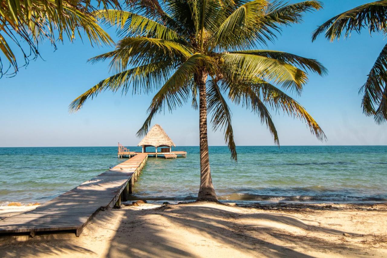 Condo #27 @ Beachside Villas Dangriga Buitenkant foto